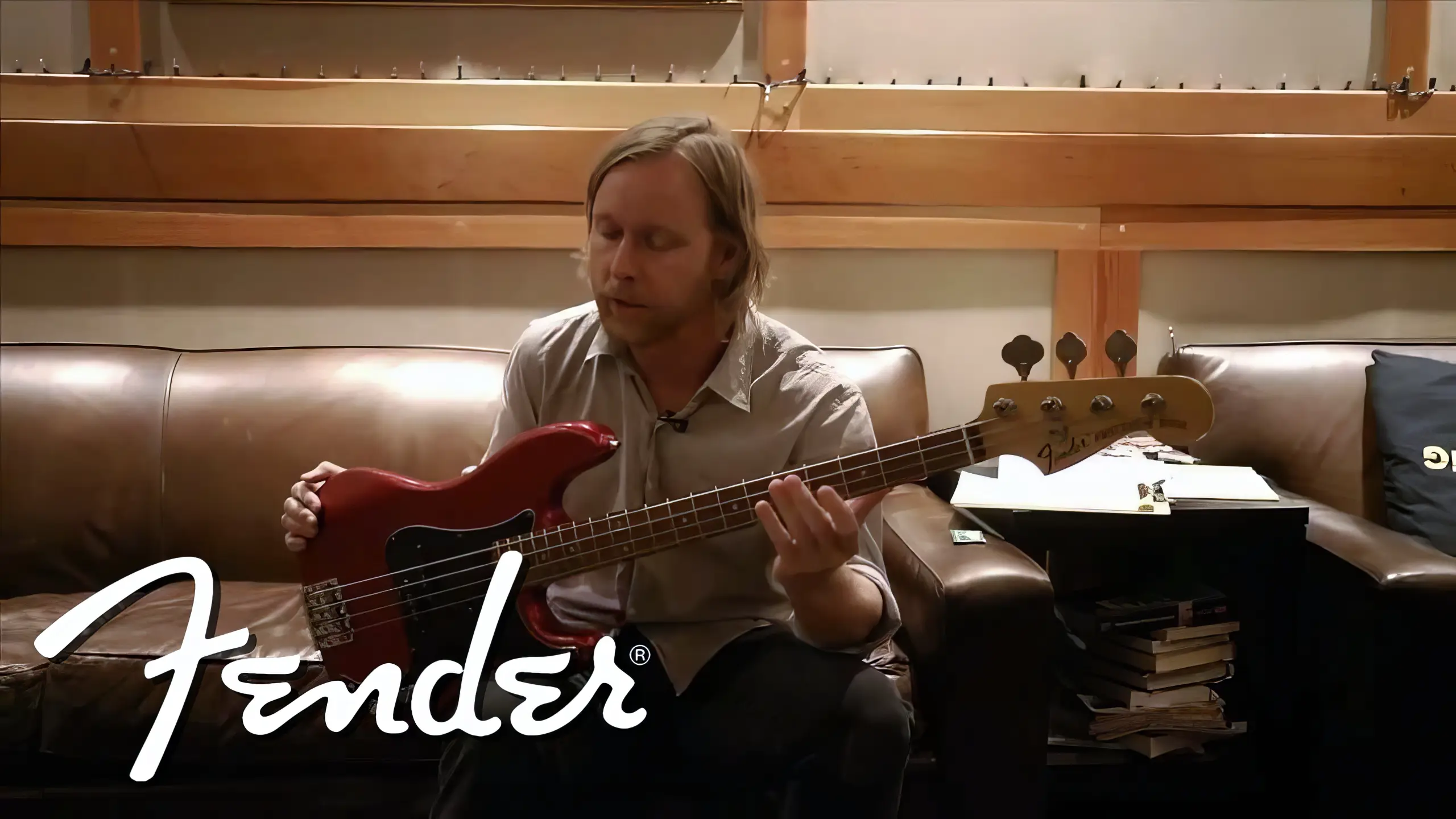YouTube Fender sygnowany przez basiste Foo Fighters