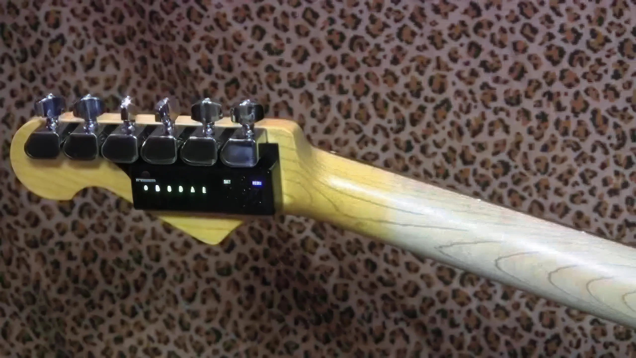 YouTube Automatic guitar tuner