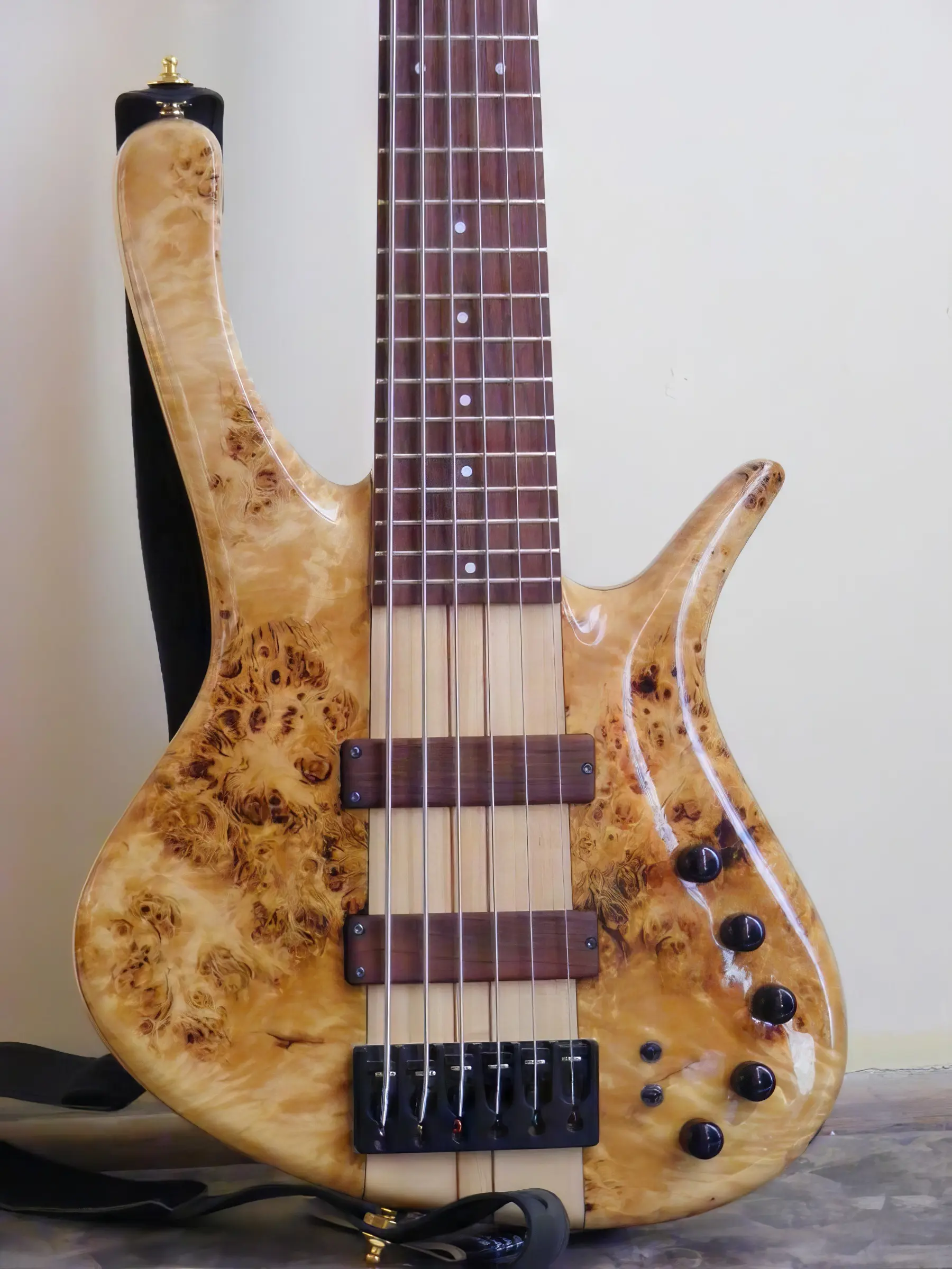 gitara gmr bassforce custom 6