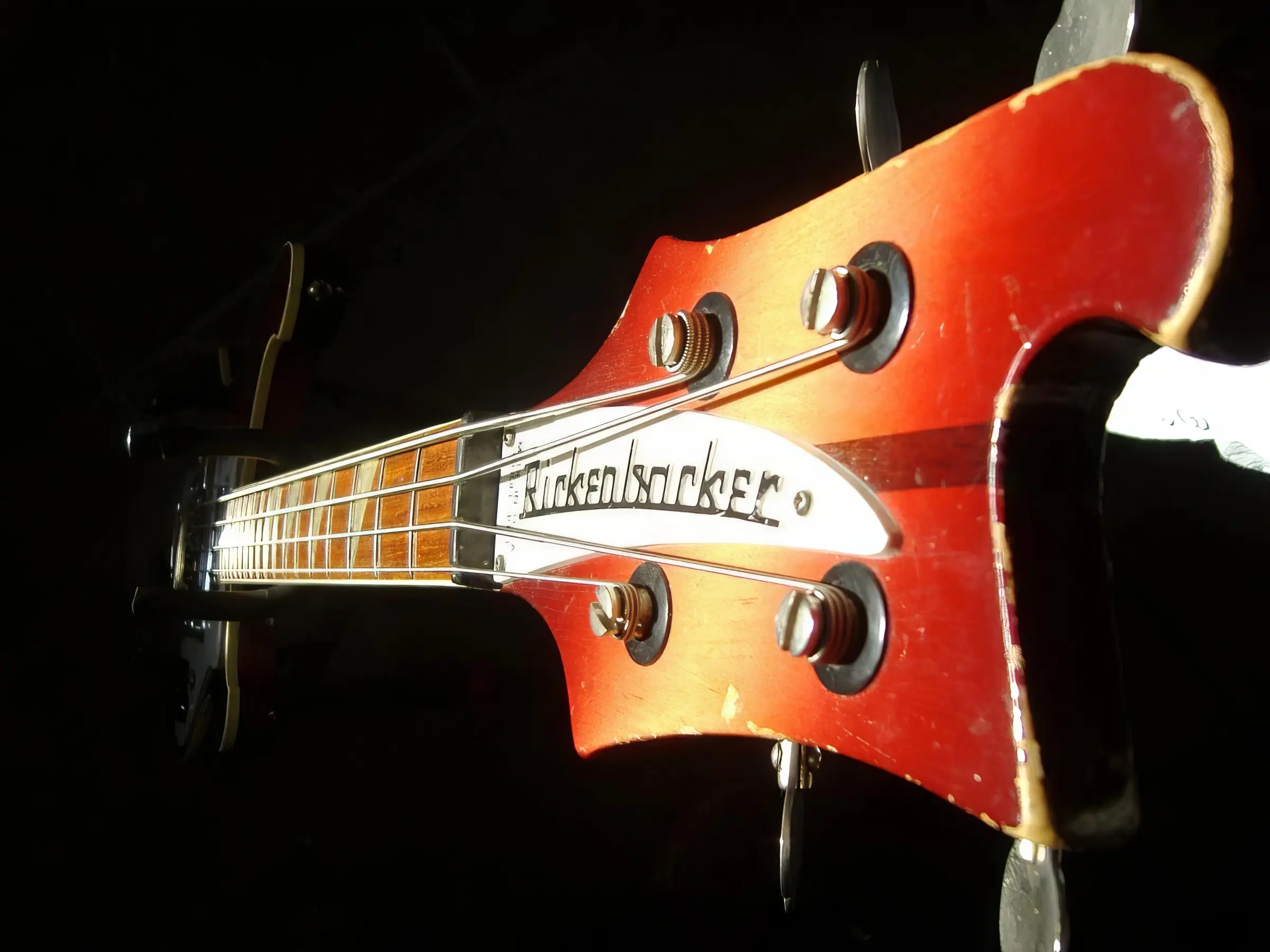 Fireglo w słońcu gitara rickenbacker 1975