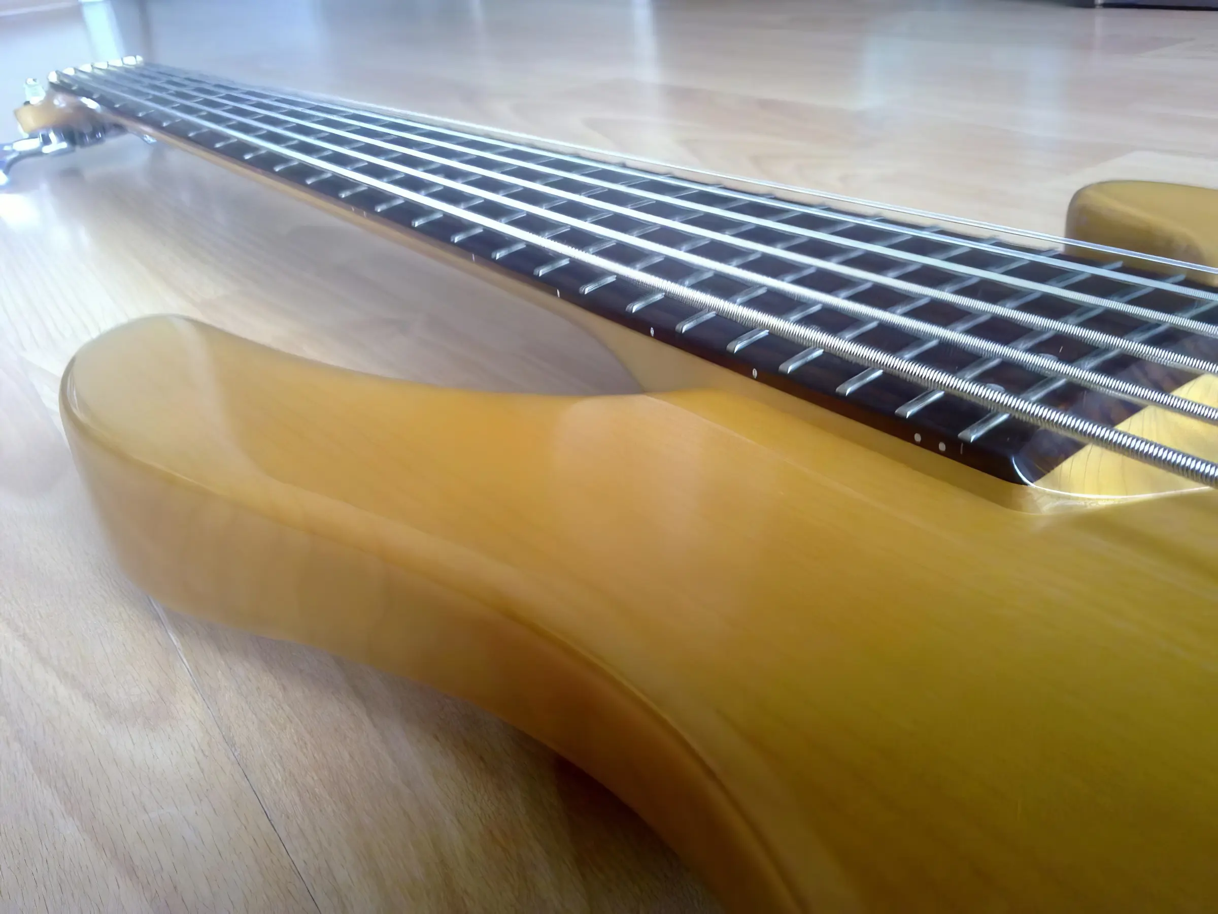 gitara washburn xb-600 bantam