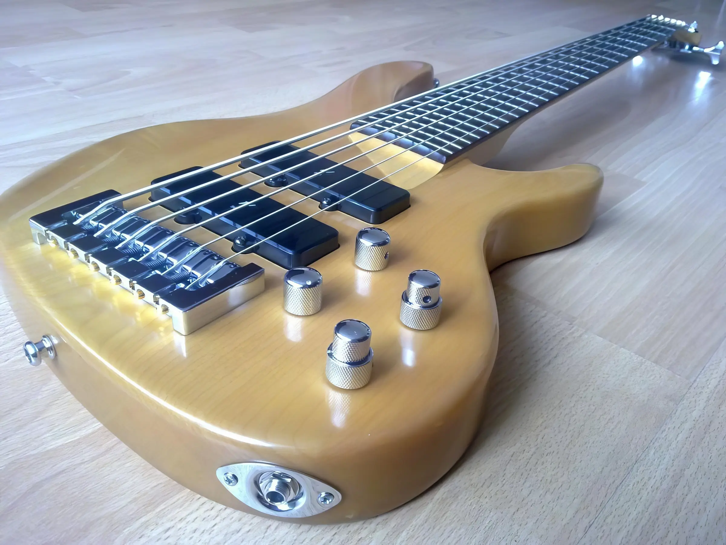 gitara washburn xb-600 bantam