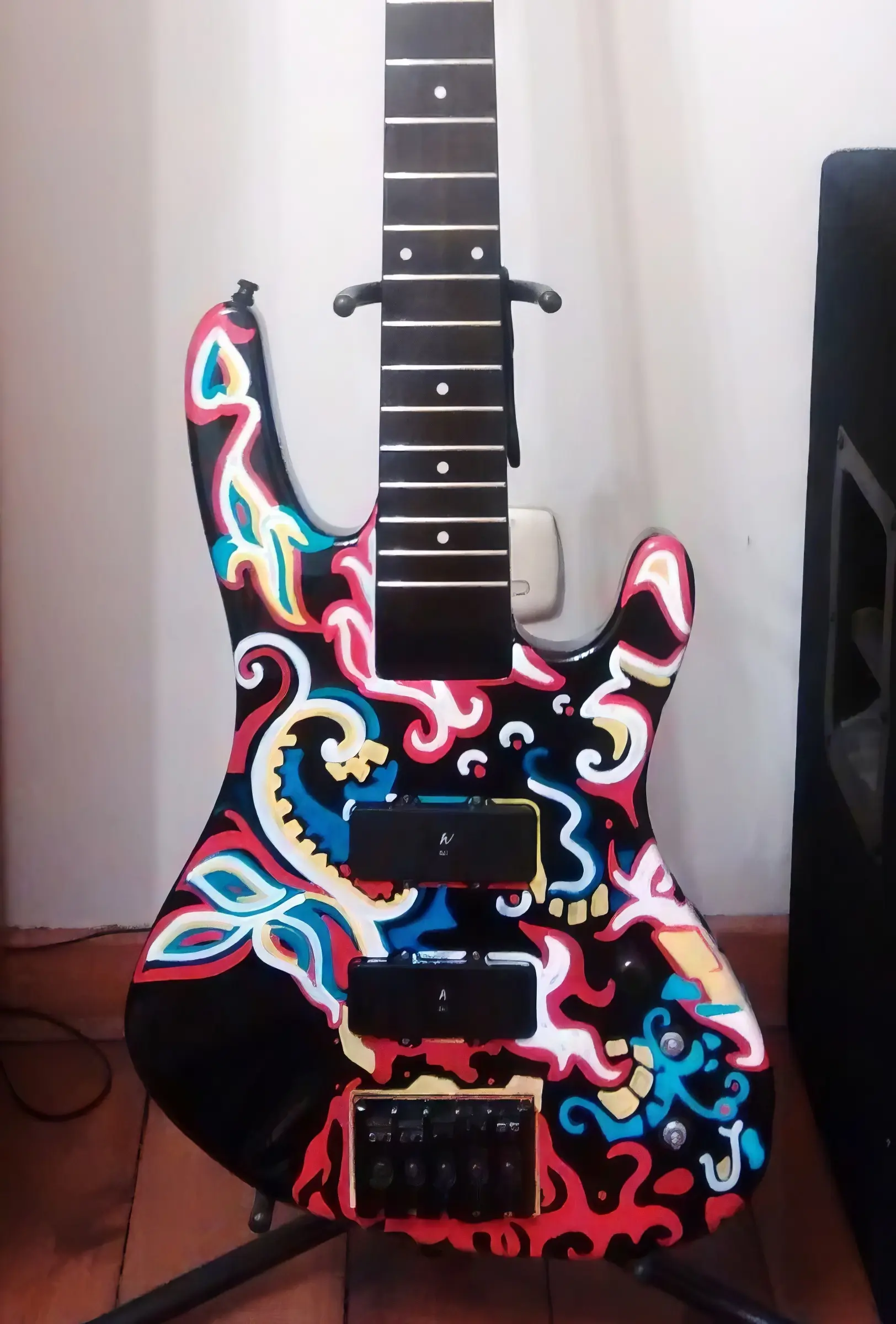 Inspiracja Hendrixowym Gibsonem Flying V gitara washburn xb125