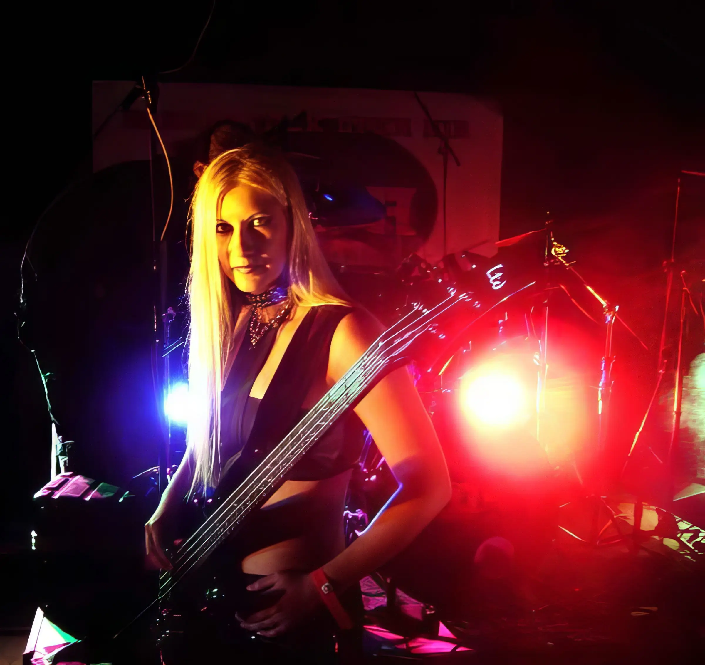 Basistka wokalistka black metalowej Greckiej kapeli Astarte :) osoby tristessa astarte